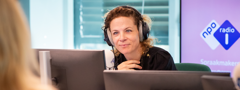Roos Abelman in de Spraakmakers studio